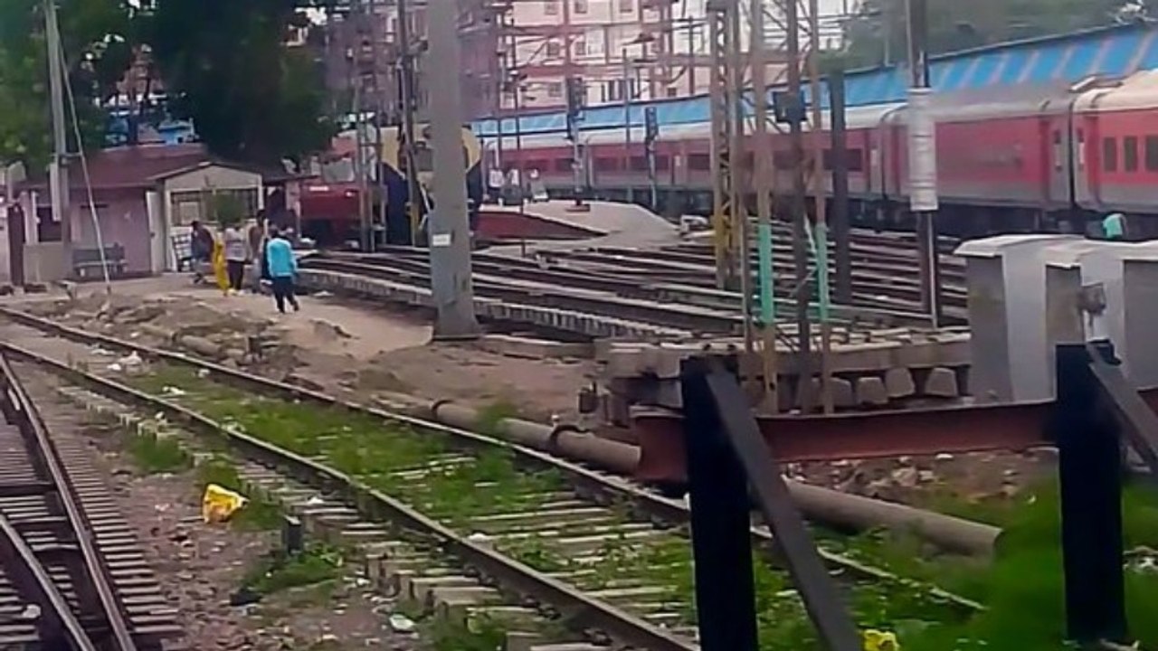 Explore India by train | Indian Railways | Rail fans arround the world | Safar with Amit