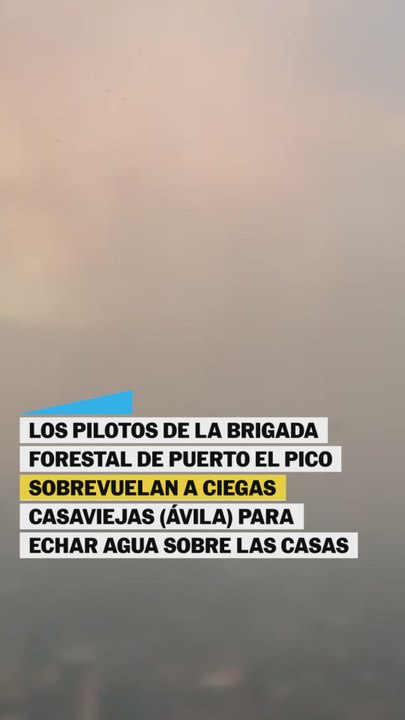 Una brigada forestal sobrevuela el incendio a ciegas