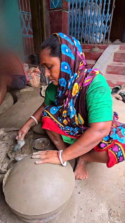 Art Of Making Clay pots or lids