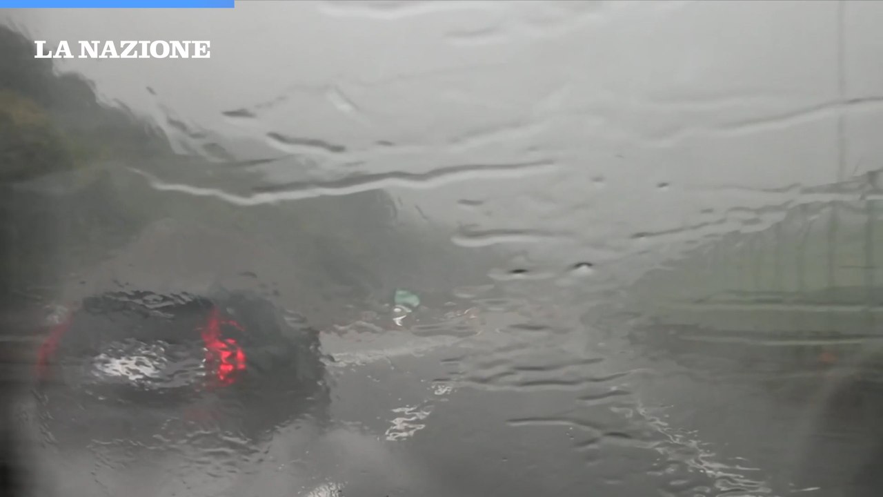 Maltempo, il temporale sul tratto appenninico dell'autostrada A1