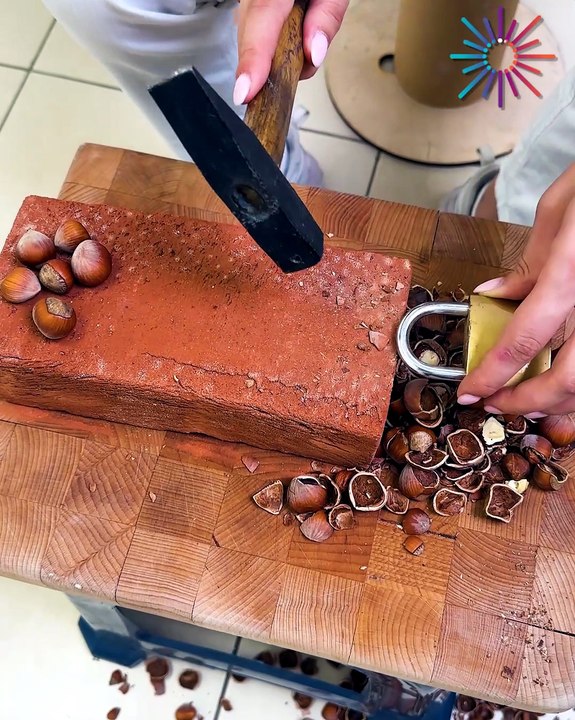 Easy peasy hazelnut cracking technique💯