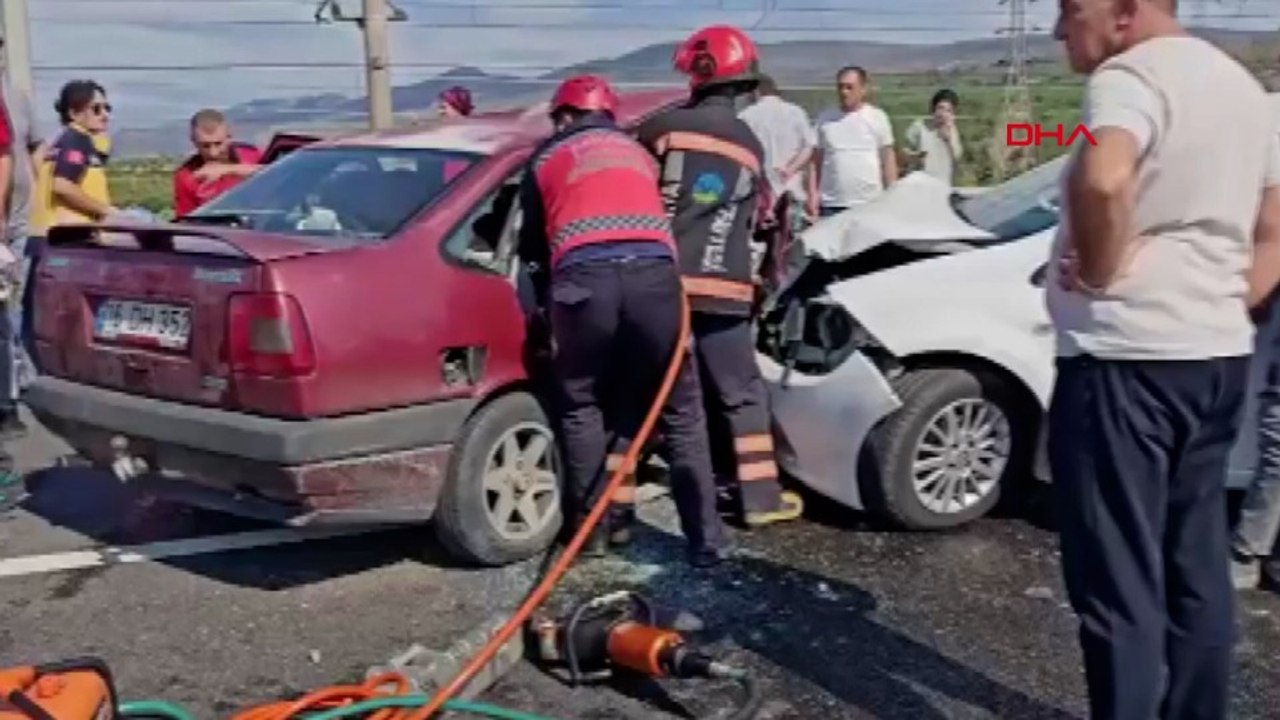 Pamukova’da 2 otomobil çarpıştı 1’i ağır 7 yaralı