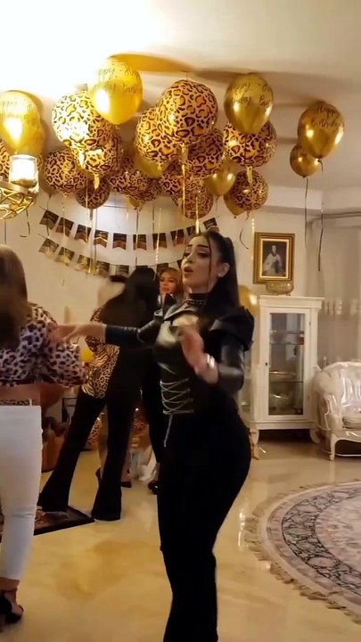 رقص بنات البيت #رقص_بملابس_شفافة #DanceChallenge #Choreography #بنات #بنات_تويتر