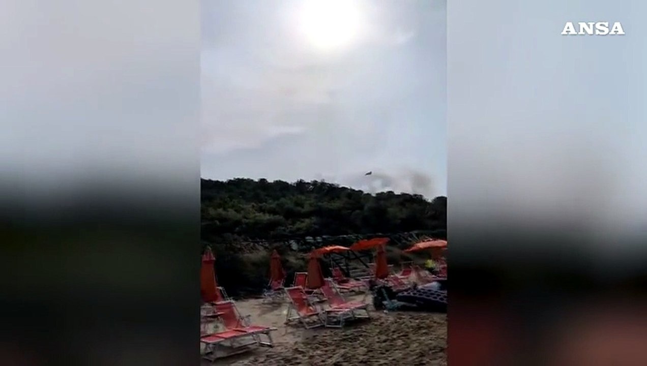 Incendio sul Gargano, Canadair in azione a Peschici