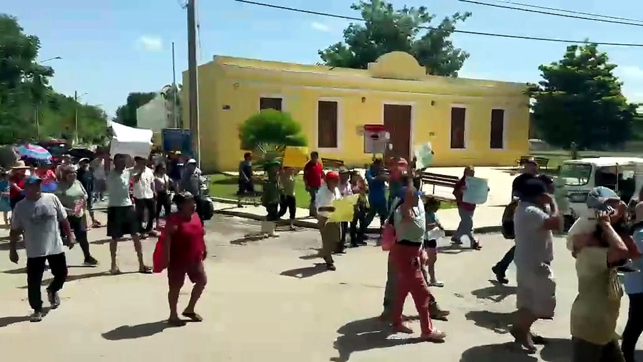 Comunidad Maya de Molas Protesta contra Granjas y Transportes de Cerdos y contra Inmobiliarias
