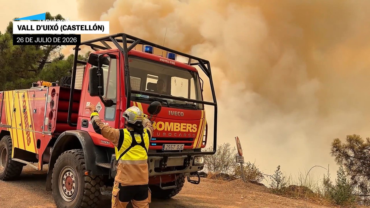 Los bomberos de Castellón continúan trabajando en el incendio de La Vall d'Uixó