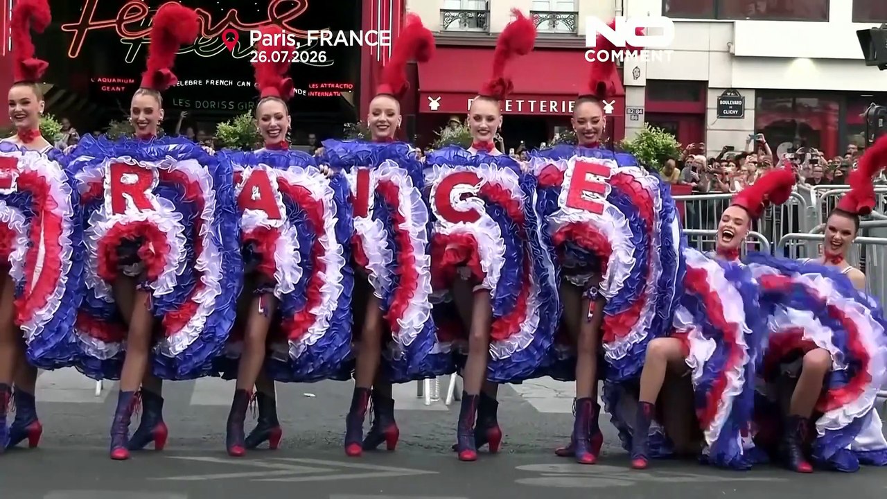 Moulin-Rouge-Tänzerinnen feiern Tour-de-France-Finale in Paris