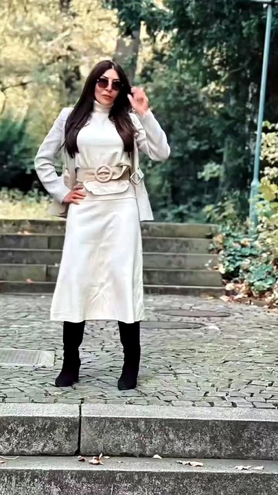 Elegance, Same Dress. Different Story …