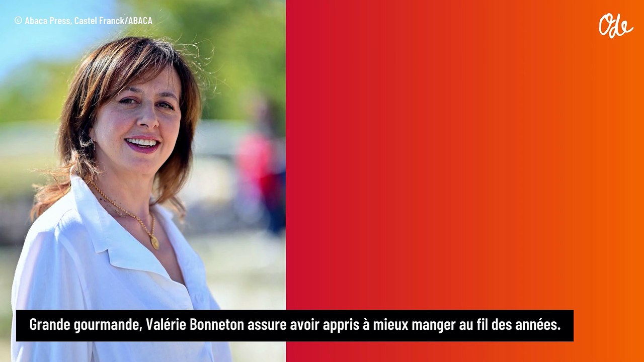 "Je n'ai pas trop de rides, je suis contente" : A 55 ans, Valérie Bonneton a trouvé le parfait équilibre pour prendre soin d'elle