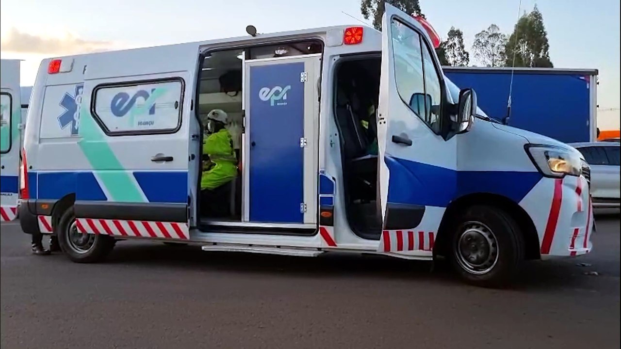 Mulher fica ferida após queda de moto na marginal da BR-277, em Cascavel