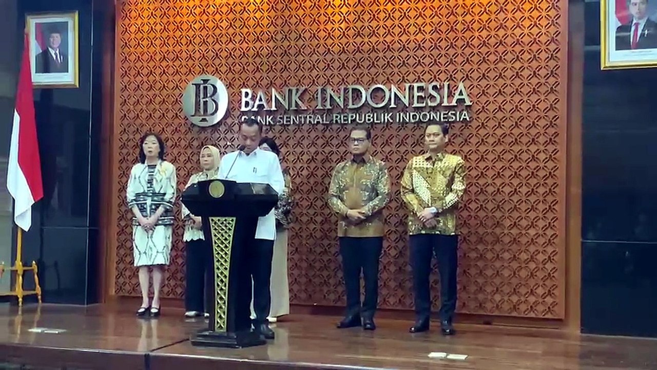 Mensesneg Prasetyo Hadi mengumumkan pengunduran diri Perry Warjiyo sebagai Gubernur BI di Kompleks BI, Jakarta, Senin (27/6/2026). (Eva Rianti/Republika)