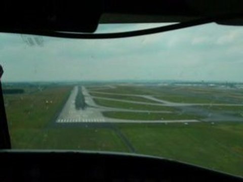 Atterrissage Paris CDG, Bombardier CRJ 700