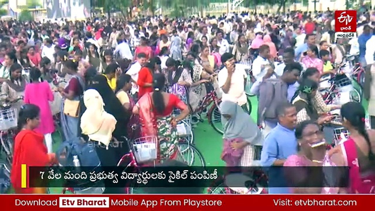 "థాంక్యూ నారాయణ సార్" - 7వేల మంది విద్యార్థులకు ఉచితంగా సైకిళ్లు పంపిణీ