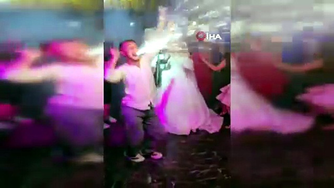Düğünde dehşet: Ağzında meşale patlayan bir kişi hastanelik oldu
