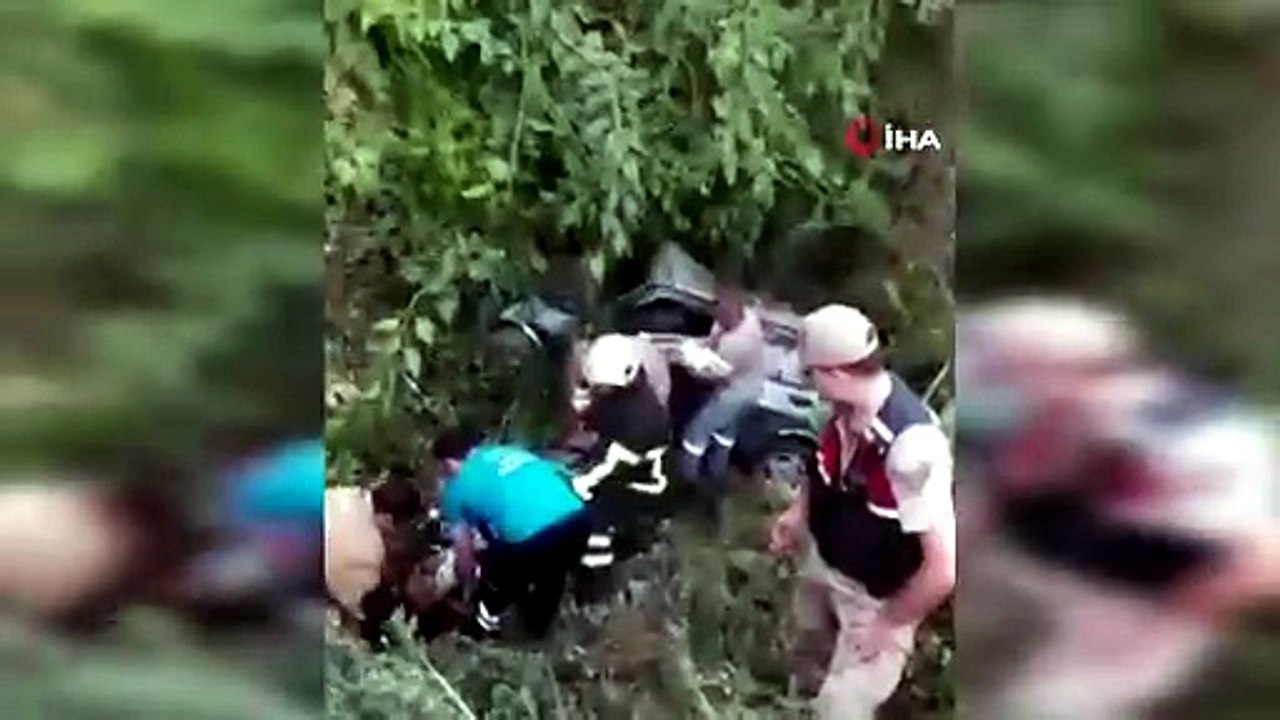Direksiyon hakimiyetini kaybetti, dereye uçtu! Tofaş hurdaya döndü