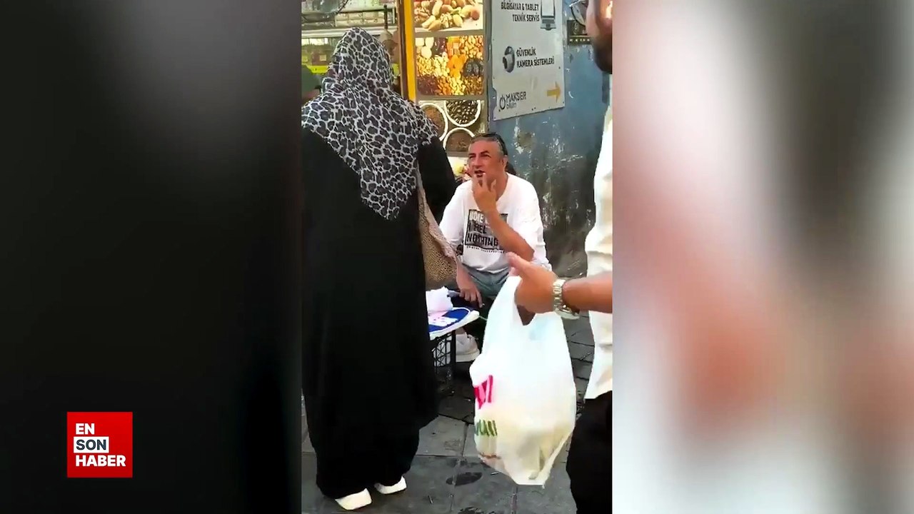 Şarkıcı Çelik pazarda banyo lifi sattı