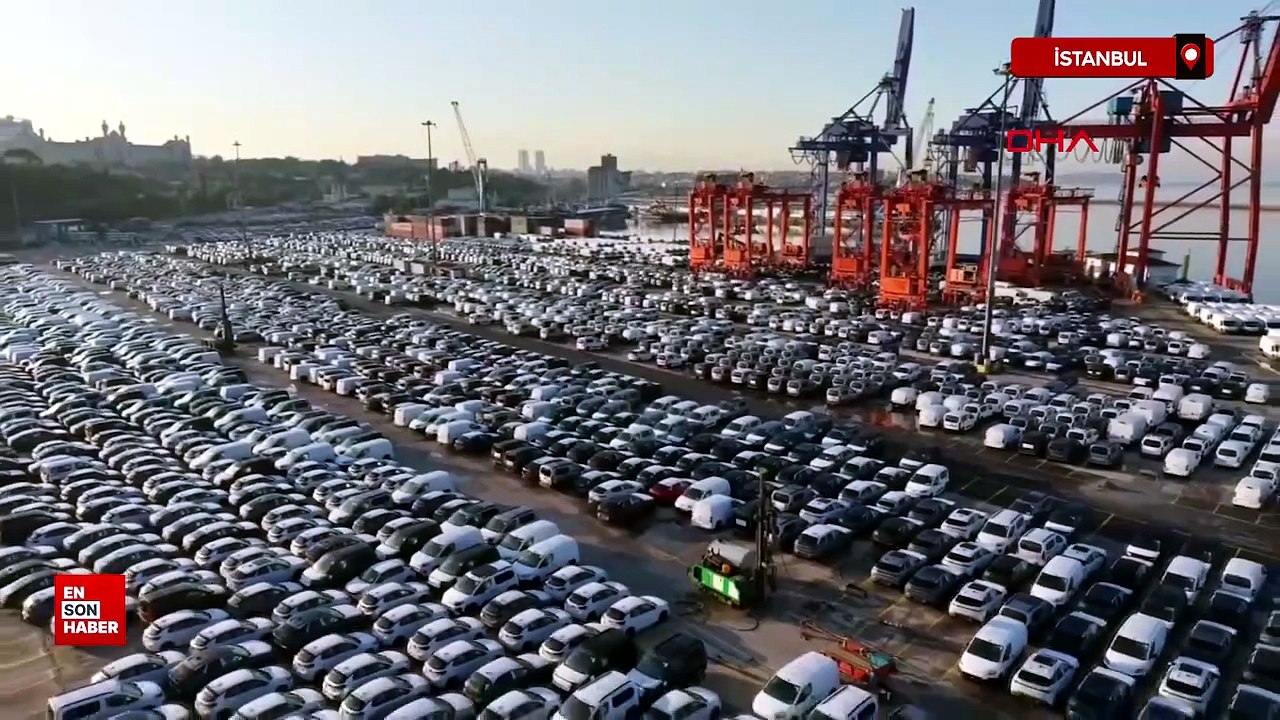 Haydarpaşa Limanı’nda bekleyen binlerce sıfır otomobil havadan görüntülendi