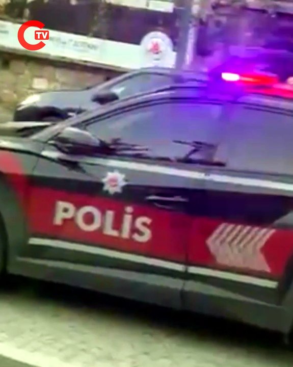 Kağıthane’de trafikte yol verme kavgasında 4 kişiyi bıçakladı; polis havaya ateş açtı