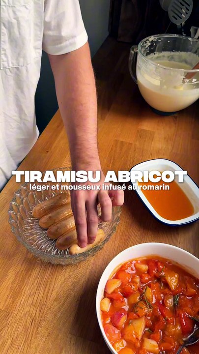 Tiramisu aux Abricots Rôtis & Romarin 🌿 | Recette fruitée, légère et facile pour l’été sans café
