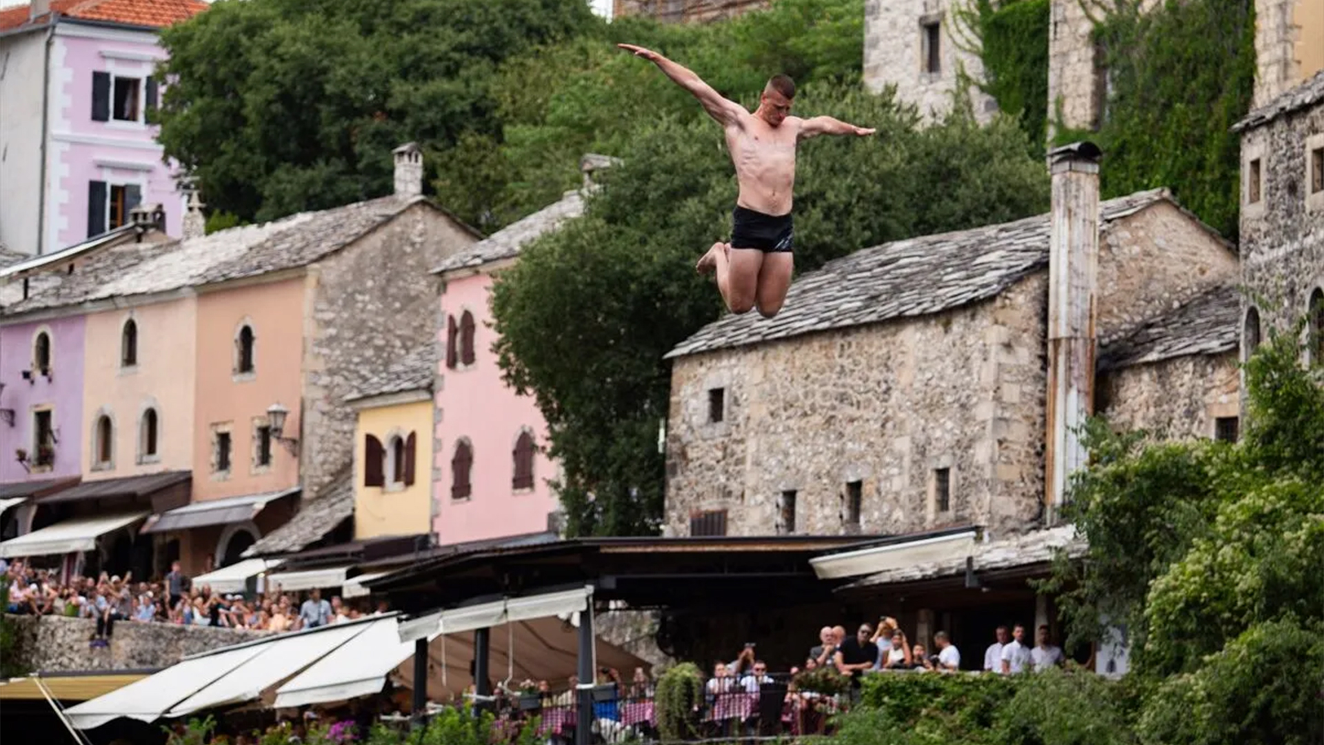 Bosna Hersek'te 460 yıllık gelenek: Mostar Köprüsü Atlayışları yapıldı
