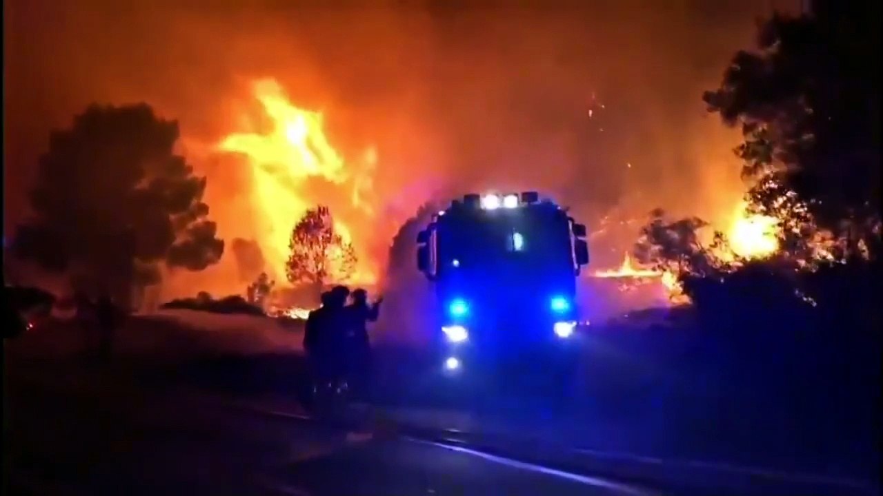 Noche crítica en el incendio de Ávila: el viento complica el fuego tras cinco días