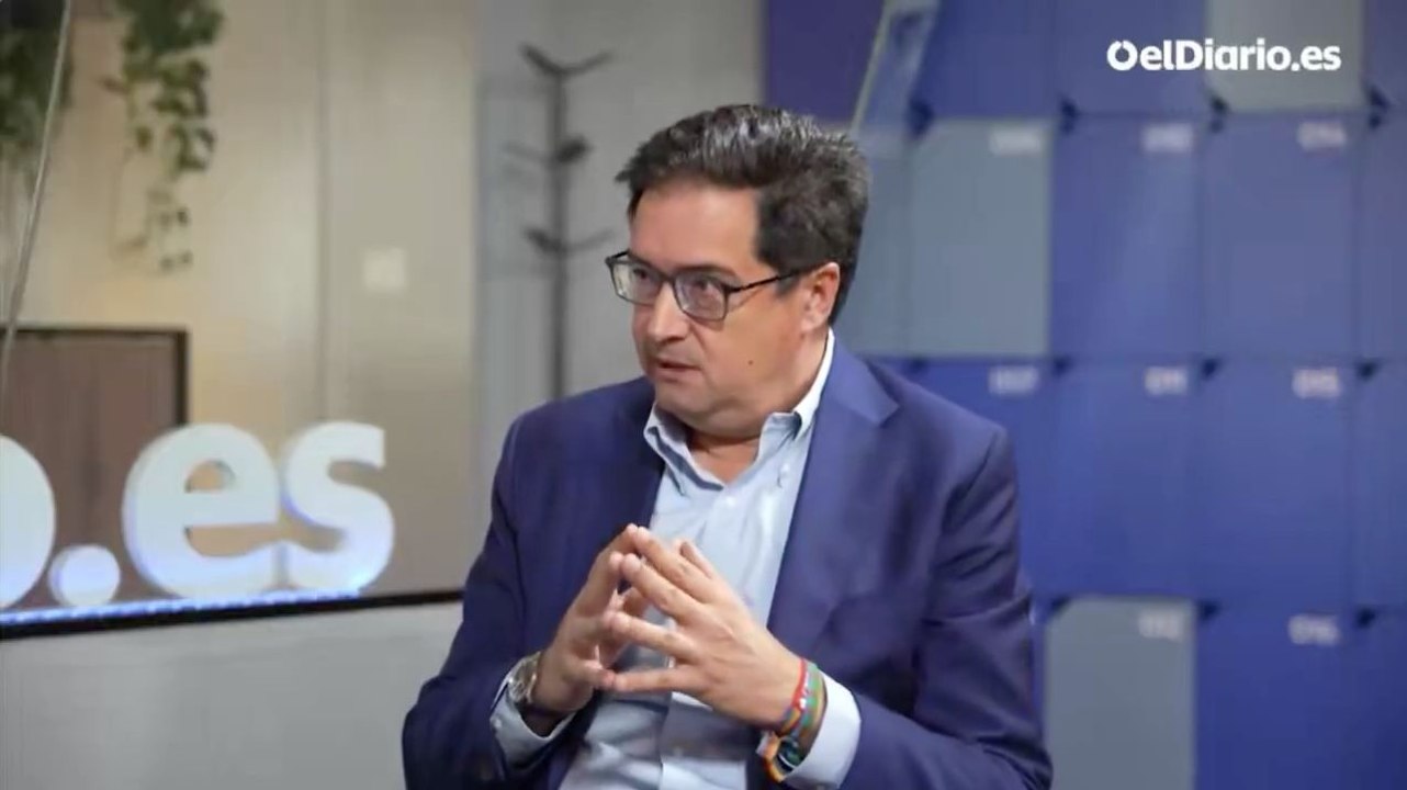 El carroñero Óscar López (PSOE) se lanza a por Ayuso sobre las cenizas de los incendios de Madrid