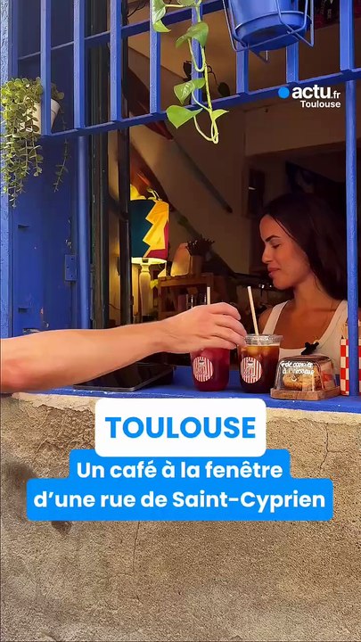 Un café à la fenêtre à Toulouse