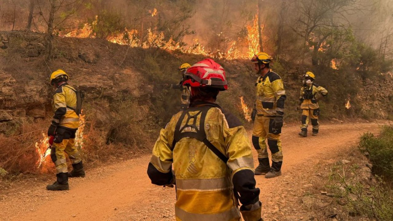 El incendio de Vall de Uxó sigue sin control: arrasa ya 7.200 hectáreas y hay más de 17.000 evacuados