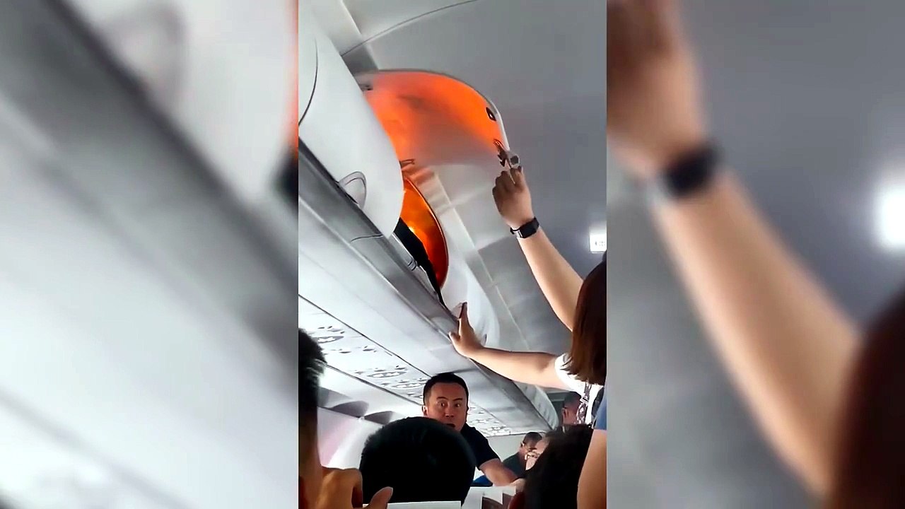 Batteria portatile prende fuoco su un aereo cinese, panico a bordo