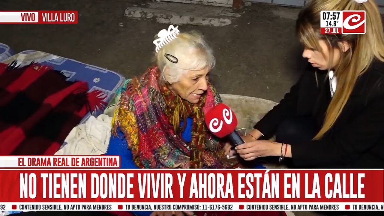 Los desalojaron y ahora viven debajo de un puente en Villa Luro