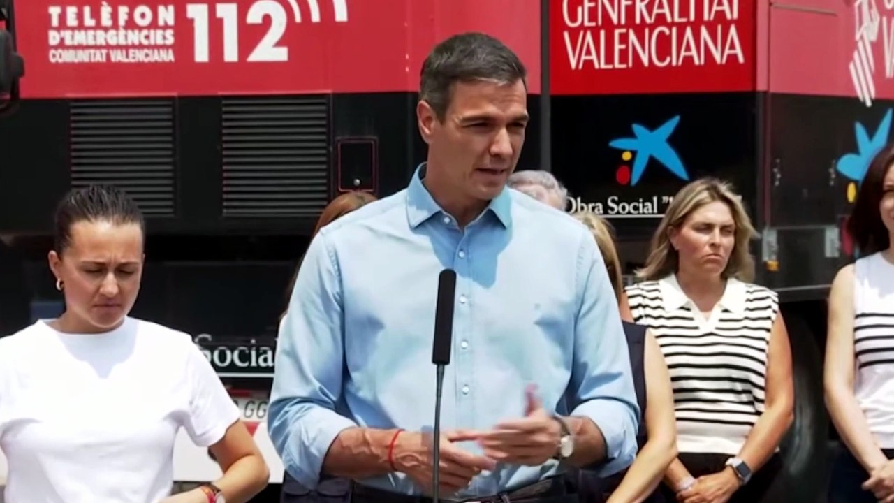 Sánchez visita el Puesto de Mando de Vall d' Uixó y avisa de que vienen "horas complejas" en la lucha contra el fuego