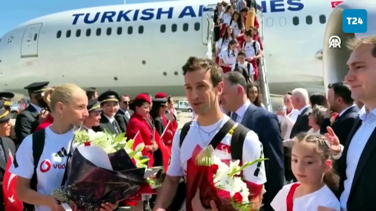 Milletler Ligi şampiyonu Filenin Sultanları yurda döndü