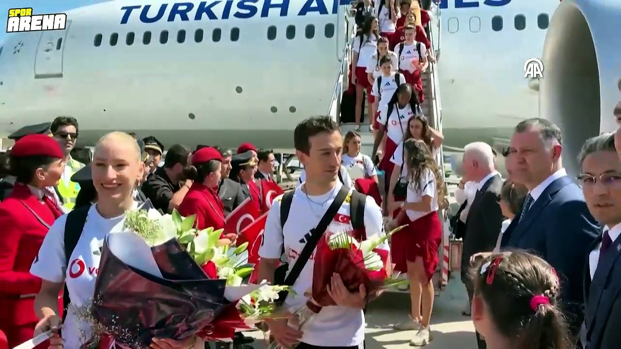 Milletler Ligi Şampiyonu Filenin Sultanları yurda döndü
