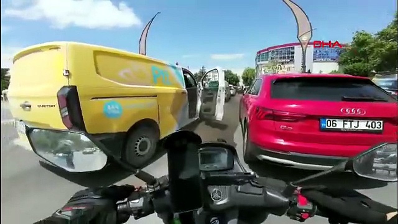 Niğde’de trafik magandası hortladı! Araçtan inip kargo çalışanına saldırdı