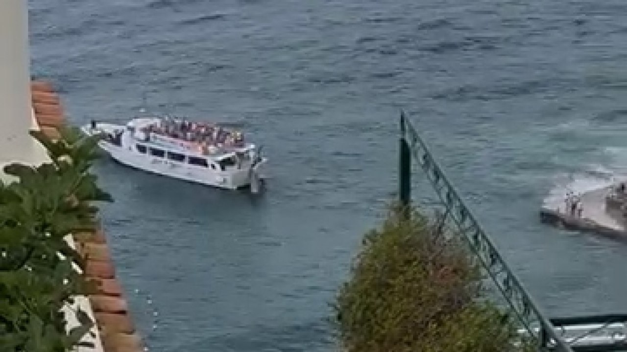 Il traghetto non riesce ad attraccare per il mare agitato: paura alla banchina di Positano
