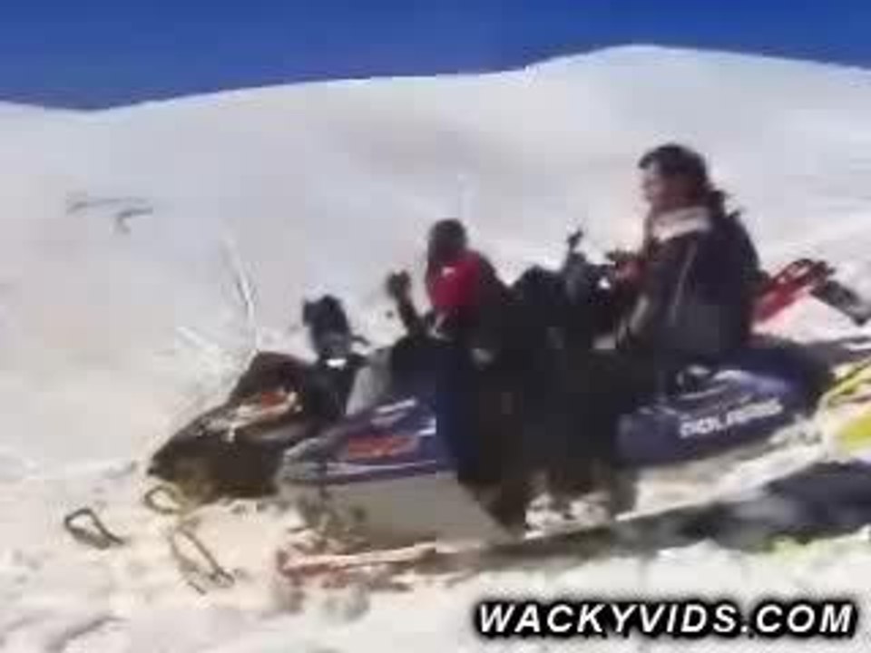 stunt fmx en moto neige