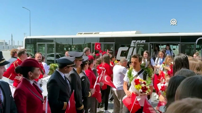 Milletler Ligi şampiyonu A Milli Kadın Voleybol Takımı, yurda döndü | Ajansspor | AA