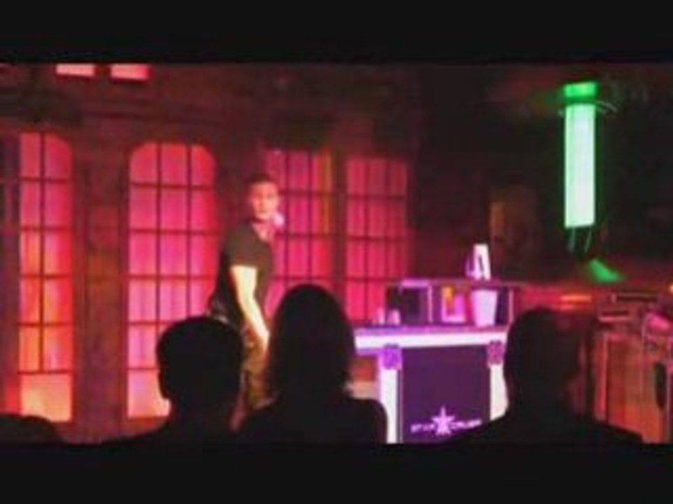 Flair bartender Spectacle starcruise revolution