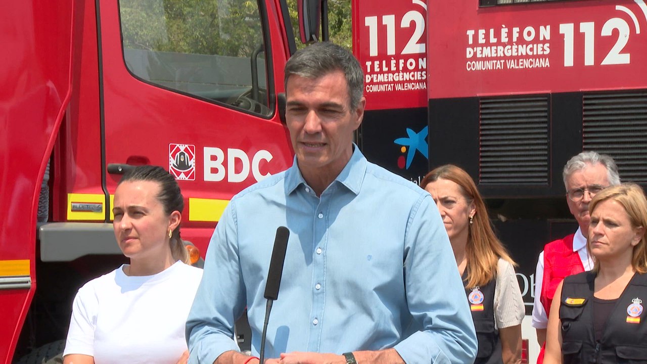 Sánchez alerta de que "quedan horas difíciles" en su visita al incendio de la Vall d'Uixó