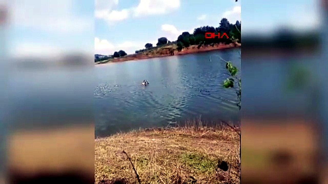 Otomobil baraja uçtu, sürücü son anda atladı