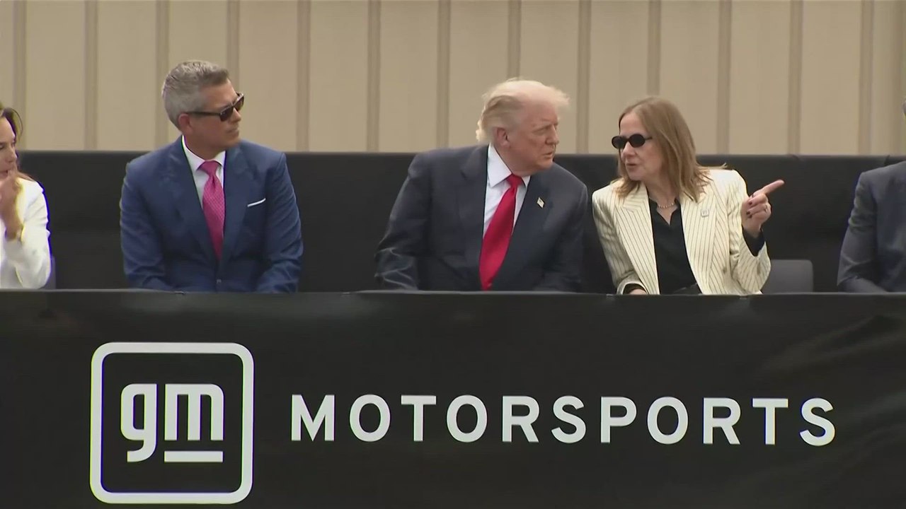 Trump gesture goes viral