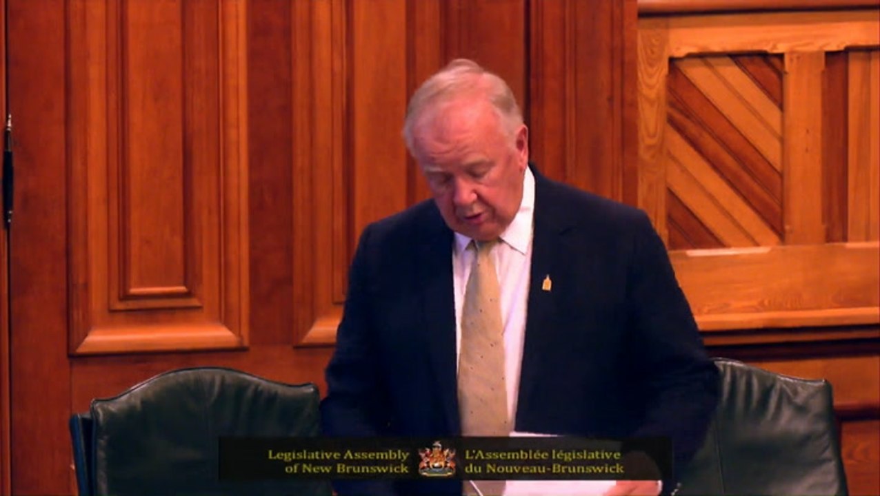 Politician appears to read out AI prompt during speech