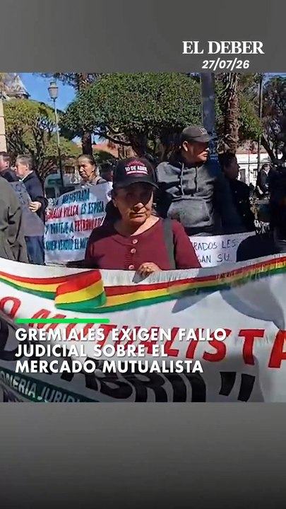 Comerciantes del Mercado Mutualista viajaron desde Santa Cruz hasta Sucre para pedir al Tribunal Constitucional Plurinacional que emita una resolución definitiva sobre la propiedad de los predios donde funciona el centro de abastecimiento.