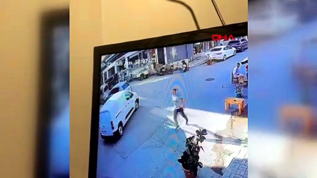 Sokak Ortasında Elinde Tabancayla Peşinden Koştuğu Husumetlisini Vurdu