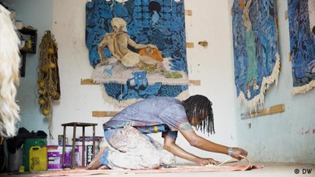 Mali: Ibrahim Kébé paints memory on burlap sacks