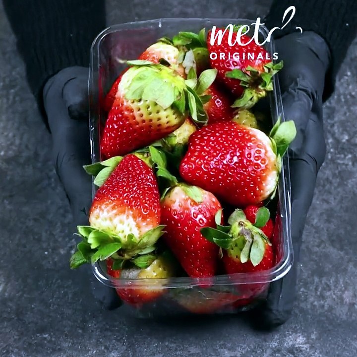 The perfect Valentine's day bouquet! 🍓🌹