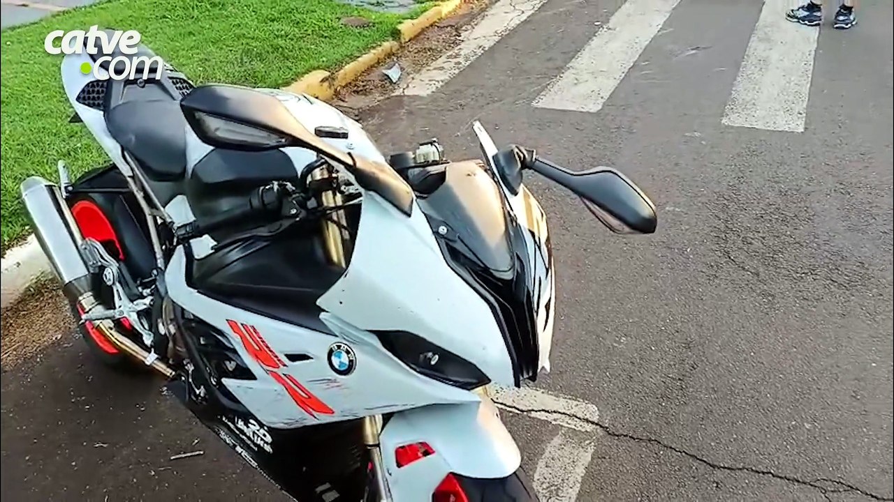 Motociclista sofre fratura no braço em batida com picape em Toledo