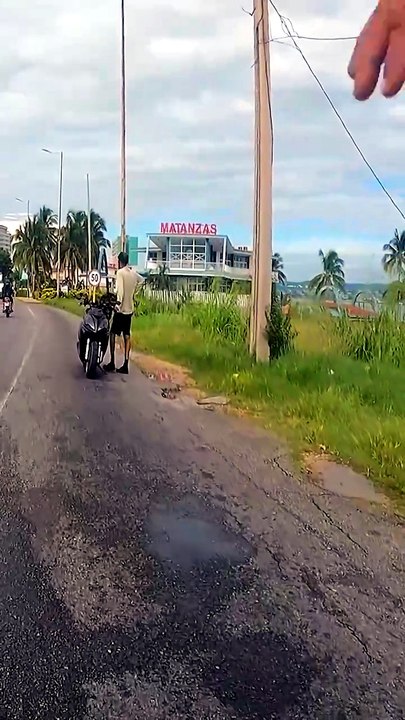 En marchant sur la Vía Blanca — Matanzas, Cuba