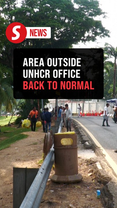 Rohingyas gathered outside UNHCR office relocated to KL police HQ