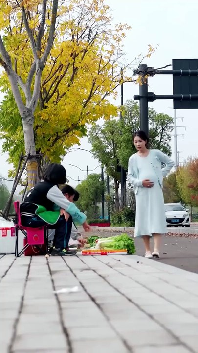She unexpectedly saved an old grandfather, and unexpectedly, he introduced his CEO grandson to her!